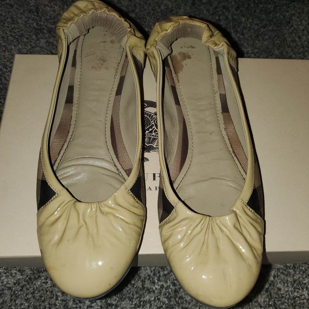 Burberry Flats 7.5